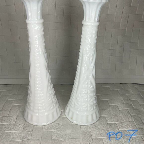 Vintage Set of 2 Two Vases Anchor Hocking Milk Glass Bud Vase -Stars and Bars 9” - Picture 4 of 12